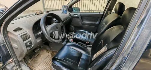 اوبل أسترا 2004 أبيض مستعملة للبيع - 2