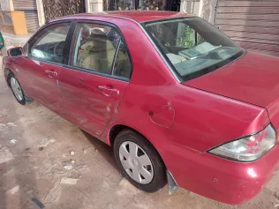 ميتسوبيشي لانسر بومة 2005 أحمر مستعملة للبيع