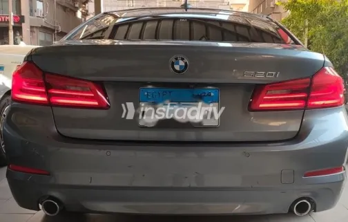 بي ام دبليو 520 2019 فضي مستعملة للبيع - 2