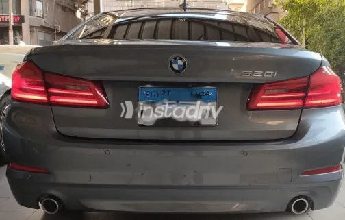 بي ام دبليو 520 2019 فضي مستعملة للبيع - 5