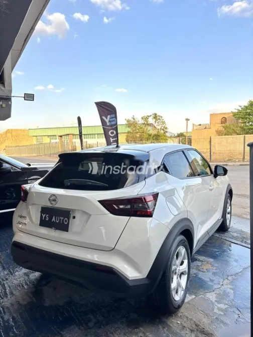 Nissan Juke 2021 White Used for Sale - 3