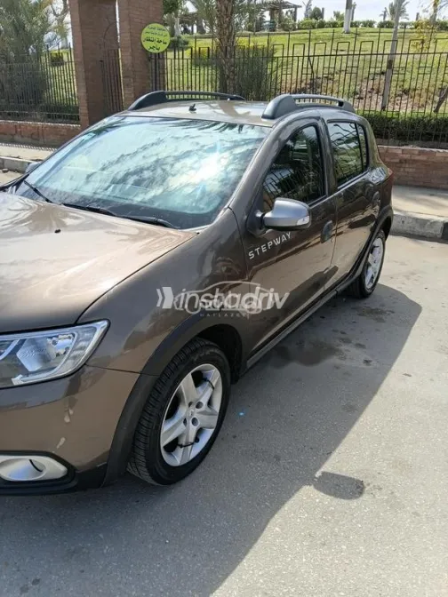 رينو سانديرو  ( ستيب  واى ) 2018 برونزي مستعملة للبيع - 2