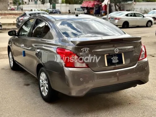 نيسان صنى 2024 ذهبي مستعملة للبيع - 7