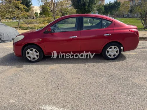 نيسان صنى 2013 أبيض مستعملة للبيع - 1