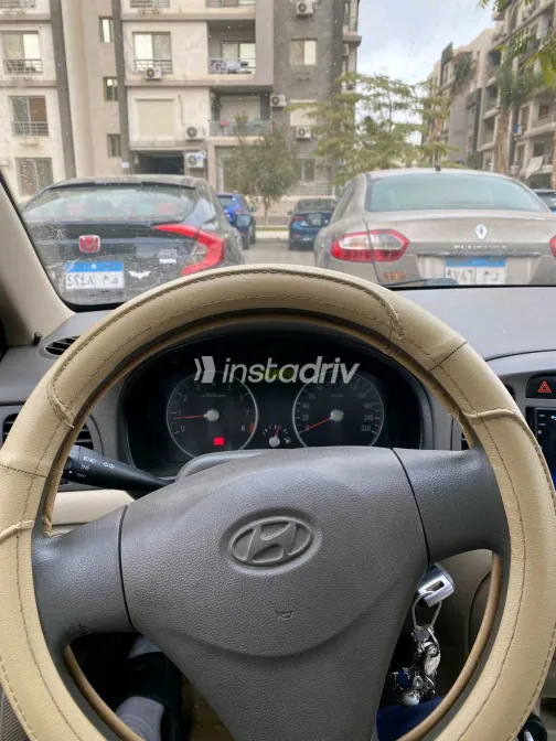 هيونداي اكسنت 2009 أبيض مستعملة للبيع - 1