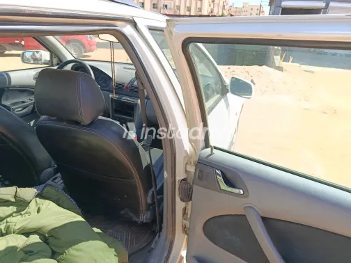 سكودا اوكتافيا A4 1999 أبيض مستعملة للبيع - 1