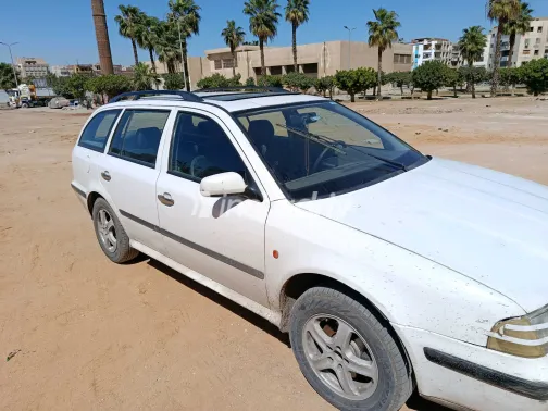 سكودا اوكتافيا A4 1999 أبيض مستعملة للبيع - 6