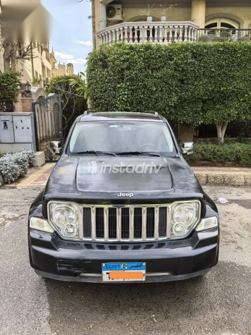 جيب شيروكي 2012 أسود مستعملة للبيع - 1