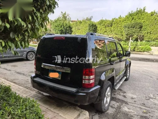 جيب شيروكي 2012 أسود مستعملة للبيع - 2