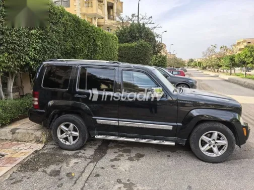 جيب شيروكي 2012 أسود مستعملة للبيع - 3
