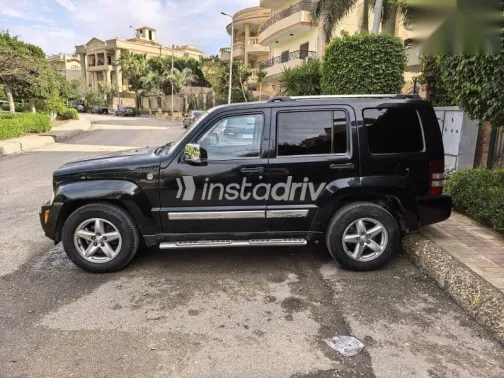 جيب شيروكي 2012 أسود مستعملة للبيع - 5