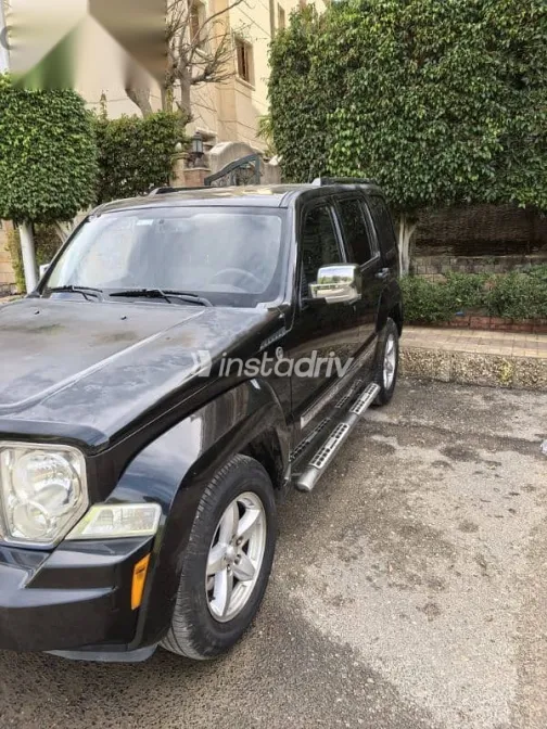 جيب شيروكي 2012 أسود مستعملة للبيع - 6