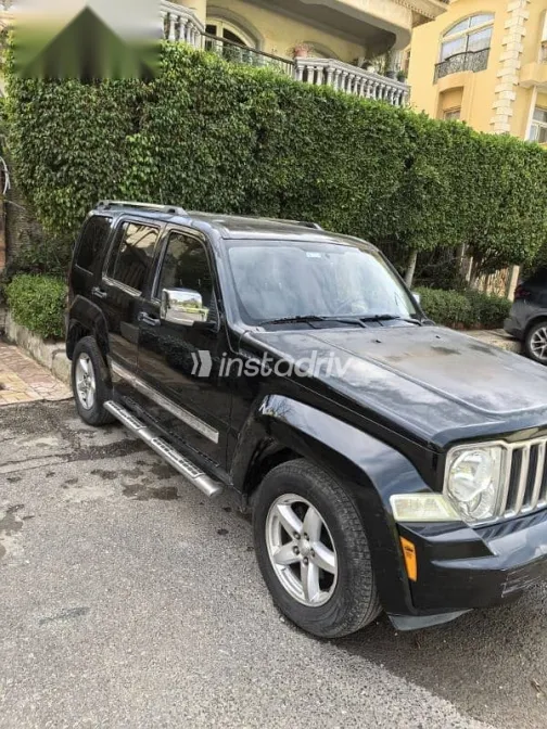 جيب شيروكي 2012 أسود مستعملة للبيع - 7
