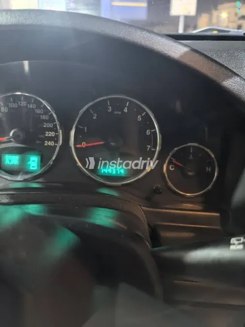 جيب شيروكي 2012 أسود مستعملة للبيع - 8