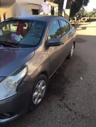 نيسان صنى 2019 رمادي مستعملة للبيع