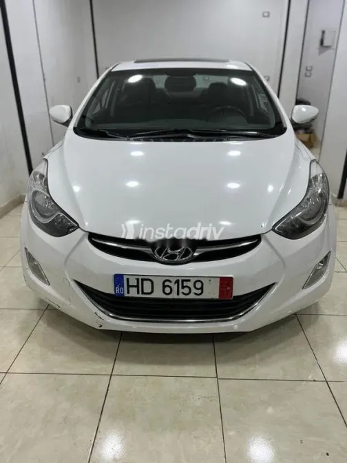 هيونداي افانتي 2013 أبيض مستعملة للبيع - 1