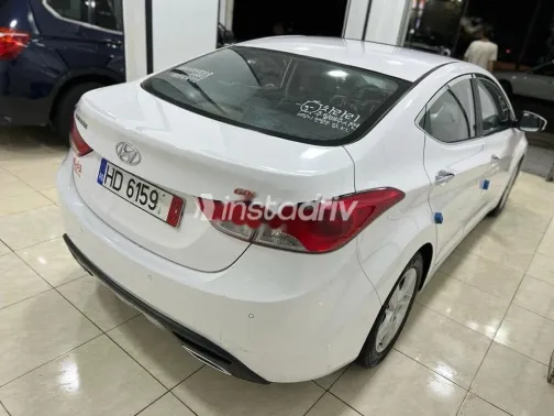 هيونداي افانتي 2013 أبيض مستعملة للبيع - 9