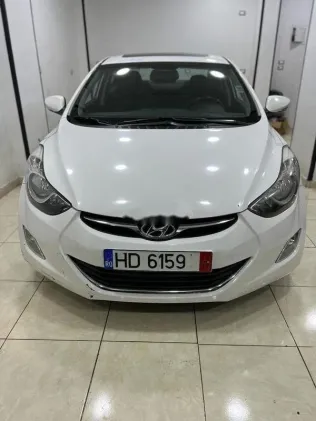 هيونداي افانتي 2013 أبيض مستعملة للبيع