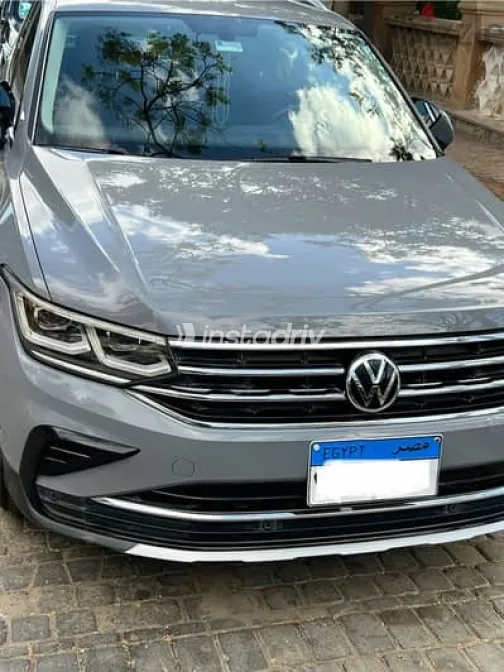 Volkswagen Tiguan 2021 Gray Used for Sale - 1