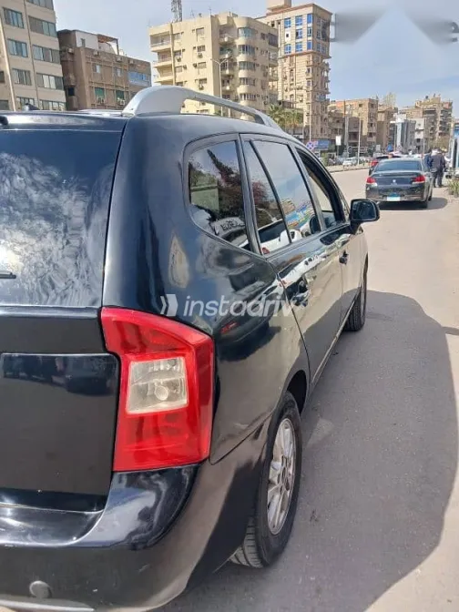 كيا كارينز 2012 أسود مستعملة للبيع - 2