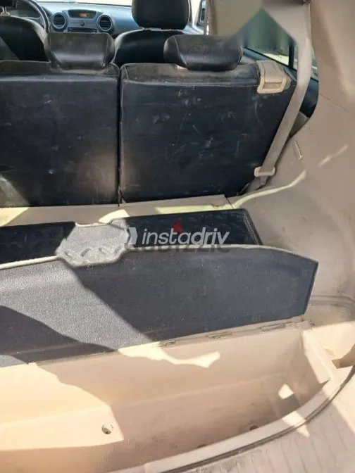 كيا كارينز 2012 أسود مستعملة للبيع - 9