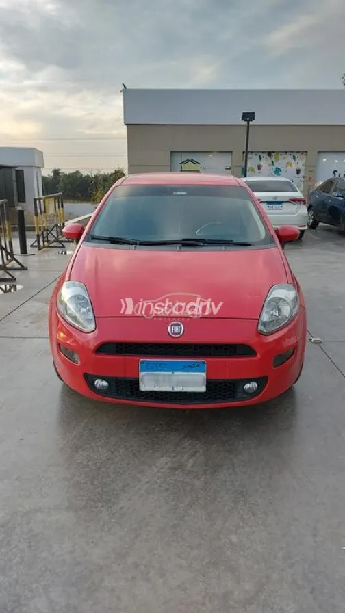 فيات بونتو 2015 أحمر مستعملة للبيع - 1