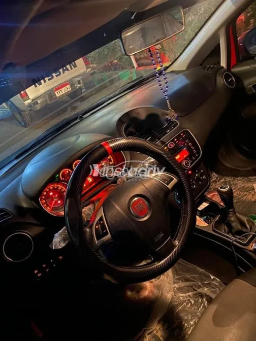 فيات بونتو 2015 أحمر مستعملة للبيع - 4