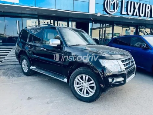 ميتسوبيشي باجيرو 2022 أسود مستعملة للبيع - 1