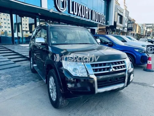 ميتسوبيشي باجيرو 2022 أسود مستعملة للبيع - 4
