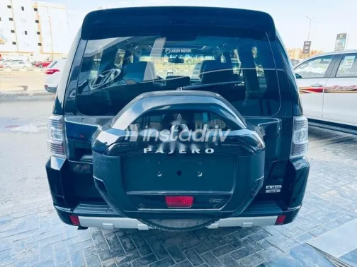 ميتسوبيشي باجيرو 2022 أسود مستعملة للبيع - 5