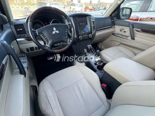 ميتسوبيشي باجيرو 2022 أسود مستعملة للبيع - 7