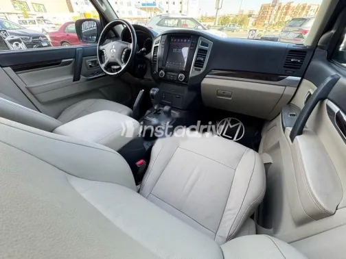 ميتسوبيشي باجيرو 2022 أسود مستعملة للبيع - 9