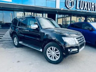 ميتسوبيشي باجيرو 2022 أسود مستعملة للبيع