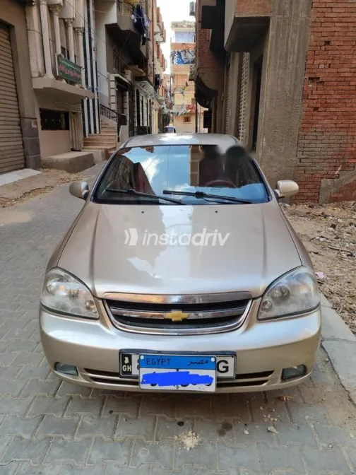 شيفروليه أوبترا 2009 ذهبي مستعملة للبيع - 2