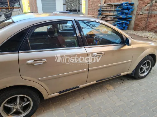 شيفروليه أوبترا 2009 ذهبي مستعملة للبيع - 3