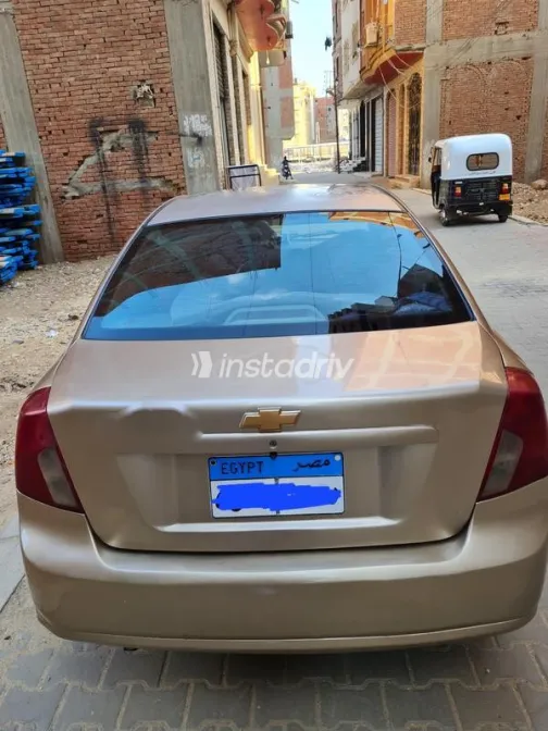 شيفروليه أوبترا 2009 ذهبي مستعملة للبيع - 4