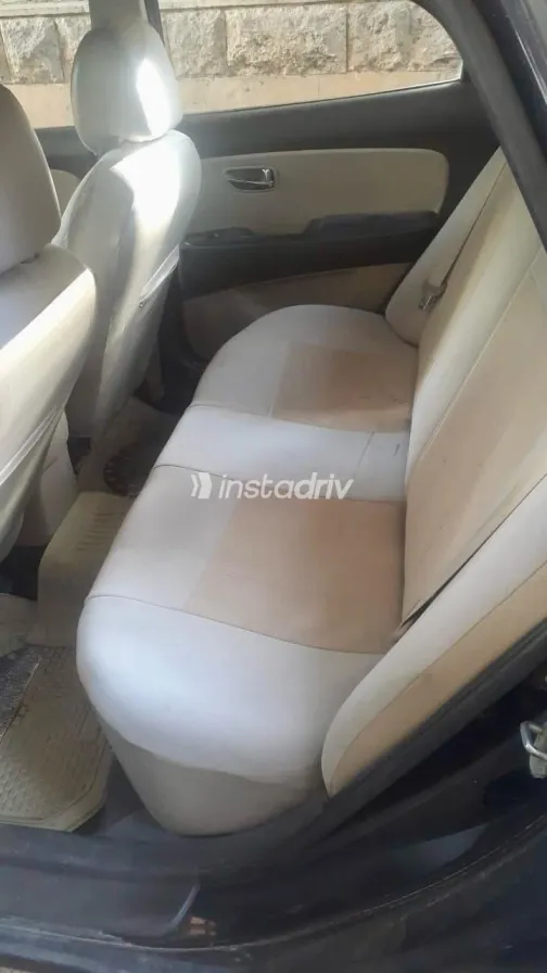 هيونداي إلنترا 2010 أبيض مستعملة للبيع - 5