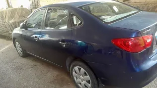 هيونداي إلنترا 2010 أبيض مستعملة للبيع