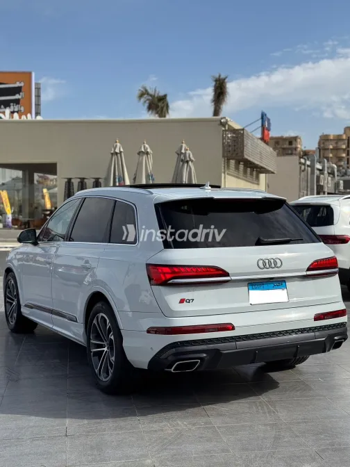Audi Q7 2024 White Used for Sale - 6