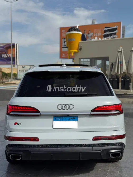Audi Q7 2024 White Used for Sale - 7
