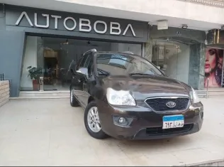 كيا كارينز 2011 بني مستعملة للبيع