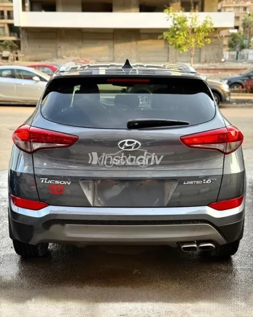 Hyundai Tucson GDI 2017 Gray Used for Sale - 5