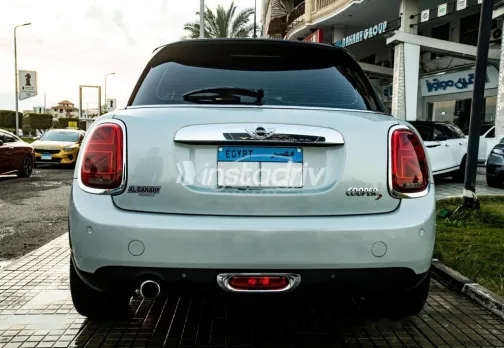 مينى كوبر 2017 فضي مستعملة للبيع - 5