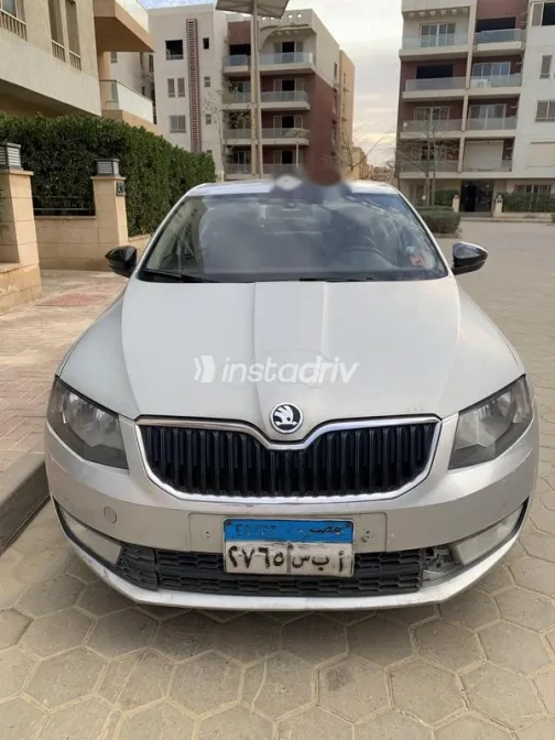 سكودا اوكتافيا A7 2016 فضي مستعملة للبيع - 1
