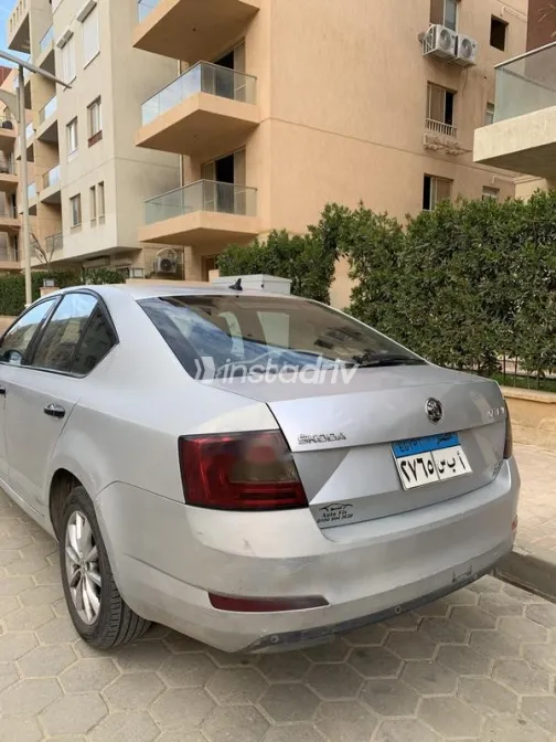 سكودا اوكتافيا A7 2016 فضي مستعملة للبيع - 4