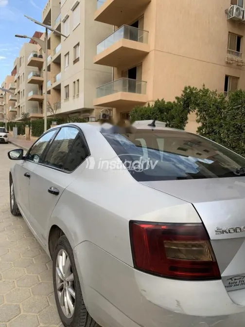 سكودا اوكتافيا A7 2016 فضي مستعملة للبيع - 5