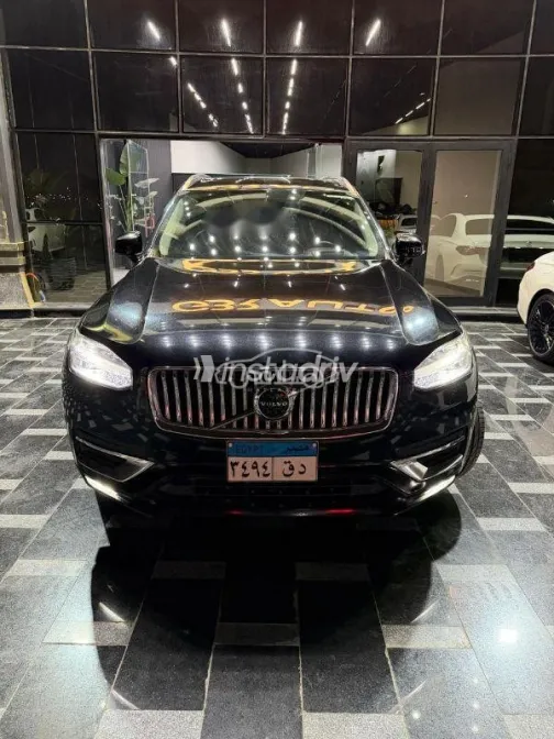 فولفو XC90 2020 أسود مستعملة للبيع - 1
