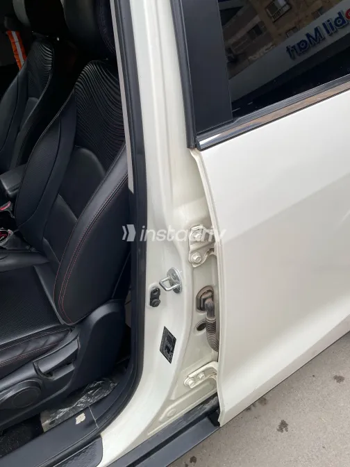 سانج يونج تيفولى 2020 أبيض مستعملة للبيع - 5