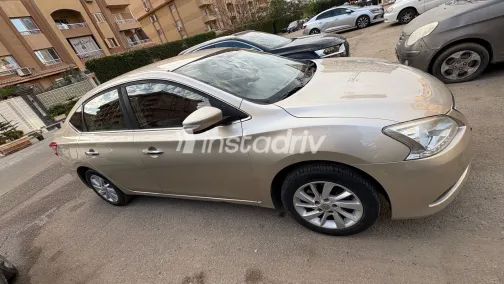 نيسان سنترا 2017 أبيض مستعملة للبيع - 1