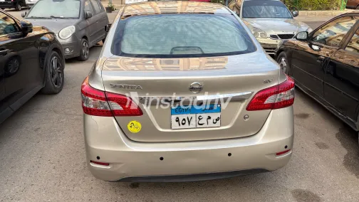 نيسان سنترا 2017 أبيض مستعملة للبيع - 3